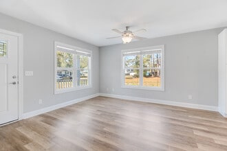 124 NW 20th St in Oak Island, NC - Building Photo - Building Photo
