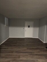 2120 Linwood Blvd in Kansas City, MO - Foto de edificio - Building Photo