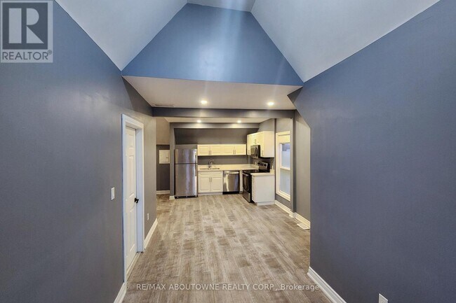 498 Main St E in Hamilton, ON - Building Photo - Building Photo