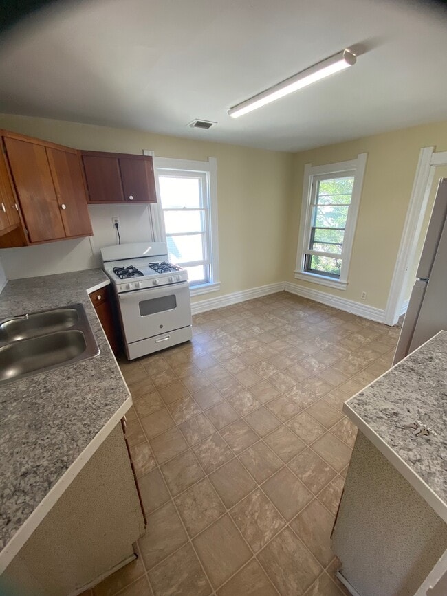 608 S Main St, Unit C in Bowling Green, OH - Building Photo - Building Photo