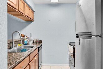 5440 S MacDill Ave in Tampa, FL - Building Photo - Building Photo