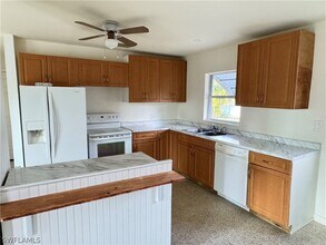 345 Georgia Ln in Ft. Myers, FL - Building Photo - Building Photo