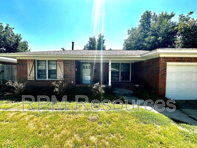 2136 Carlton Way in The Village, OK - Building Photo - Building Photo