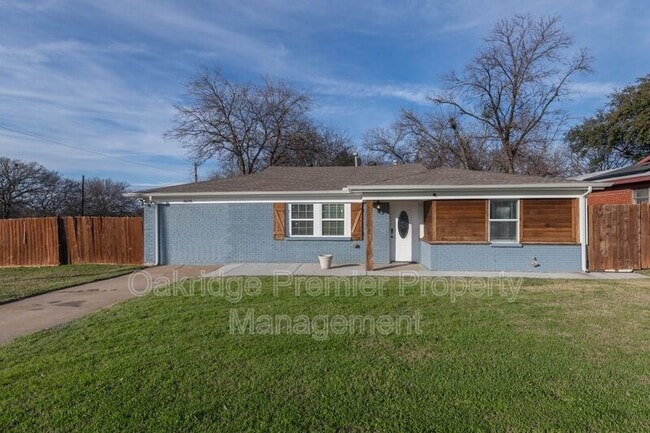 8608 Gibbs Dr in White Settlement, TX - Foto de edificio - Building Photo