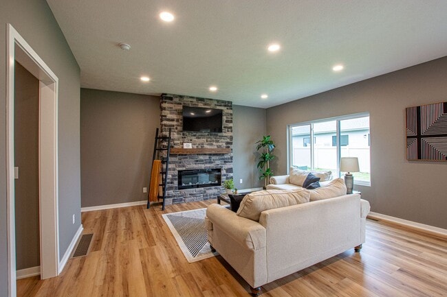 14802-14804 Willow St in Bennington, NE - Building Photo - Building Photo