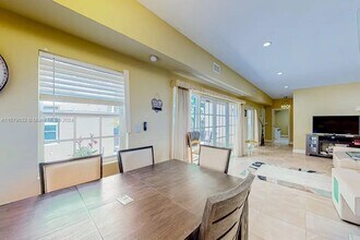 938 S Northlake Dr in Hollywood, FL - Building Photo - Building Photo