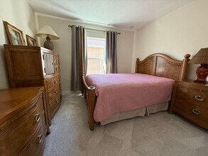 3558 74th Ave Cir E in Sarasota, FL - Foto de edificio - Building Photo