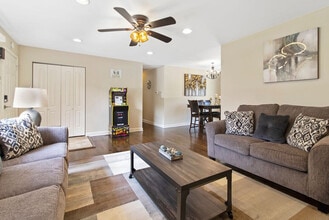 9471 Sumac Rd in Des Plaines, IL - Building Photo - Building Photo