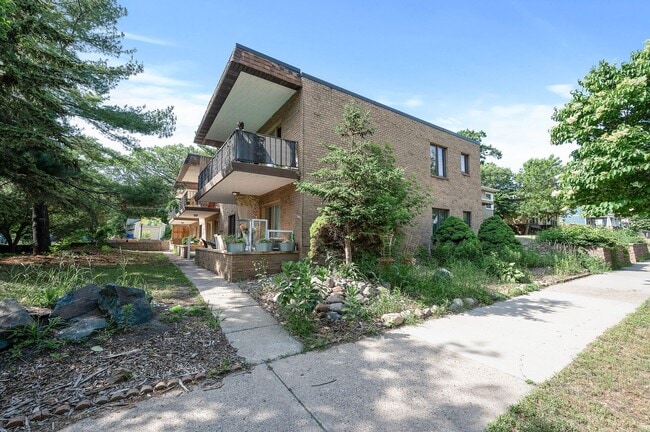 property at 1127 Raymond Ave