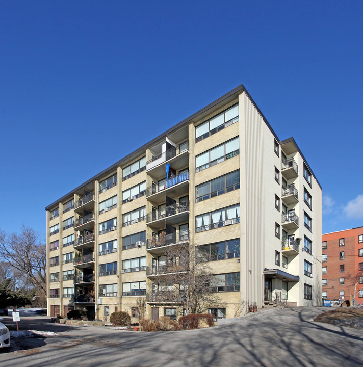 2 Royal York Apartments in Toronto, ON - Building Photo