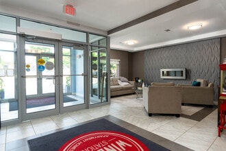 Windsor Station in Windsor, CT - Foto de edificio - Lobby