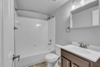 Cheverly Crossing Apartments in Landover Hills, MD - Foto de edificio - Building Photo
