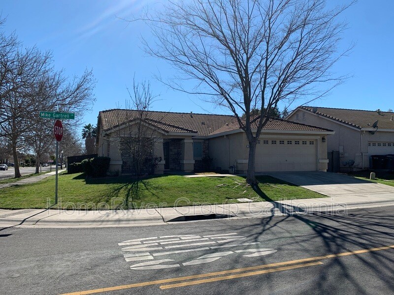 230 Mike Gartrell Cir in Sacramento, CA - Building Photo