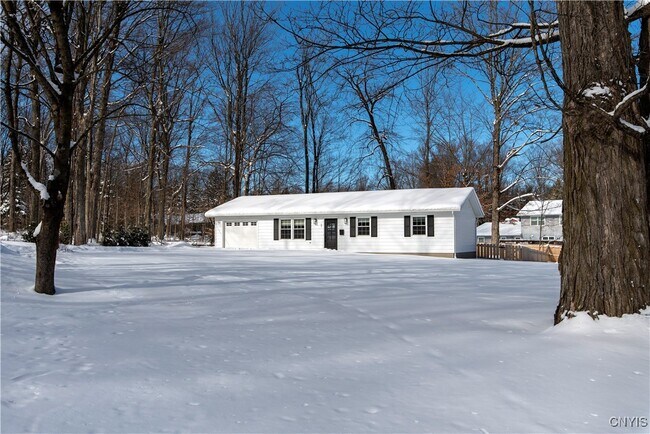 57 Beechwood Rd in New Hartford, NY - Building Photo - Building Photo