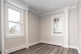 241 Old Stratfield Rd in Fairfield, CT - Building Photo - Building Photo