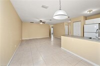 618 SE 9th St in Cape Coral, FL - Foto de edificio - Building Photo