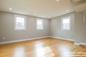26 Glenmont Rd, Unit 2 in Boston, MA - Foto de edificio - Building Photo