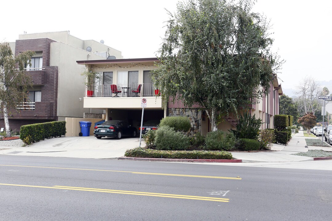 13522 Moorpark St in Sherman Oaks, CA - Building Photo