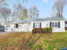 172 Lozier Terrace in River Edge, NJ - Building Photo