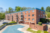 Somerset House Condominium in Fort Washington, PA - Foto de edificio - Building Photo