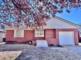 1304 Downing St in The Village, OK - Building Photo