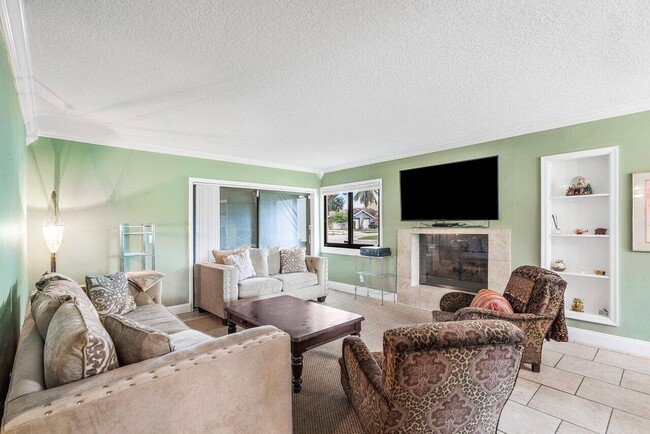 12681 Westhampton Cir in Wellington, FL - Building Photo - Building Photo