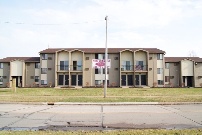 Washington Townhomes in Lorain, OH - Building Photo - Building Photo