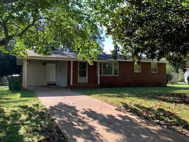 property at 2206 Glen Iris Rd NW
