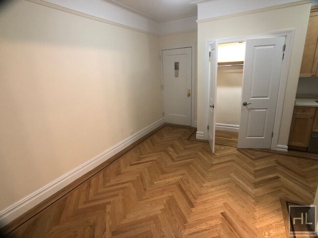 property at 117 W 13th St