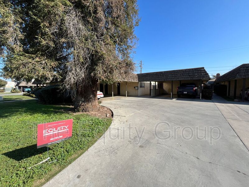 320 Pearson Dr in Porterville, CA - Building Photo