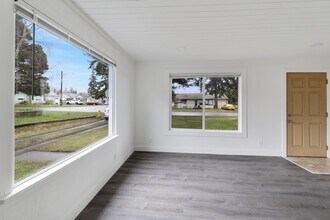 54 SE Glencoe St in Oak Harbor, WA - Building Photo - Building Photo
