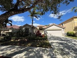 4273 Fox Ridge Dr in Weston, FL - Building Photo - Building Photo