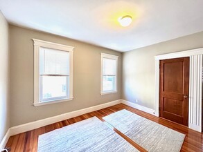 73 Hillsdale Rd in Medford, MA - Building Photo - Building Photo