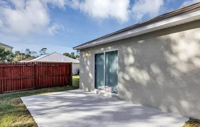2110 Whispering Trails Blvd in Winter Haven, FL - Building Photo - Building Photo