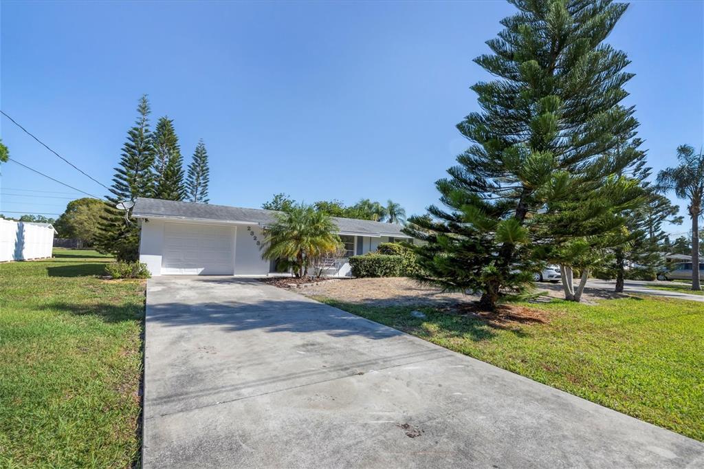 2323 Doud St in Sarasota, FL - Building Photo