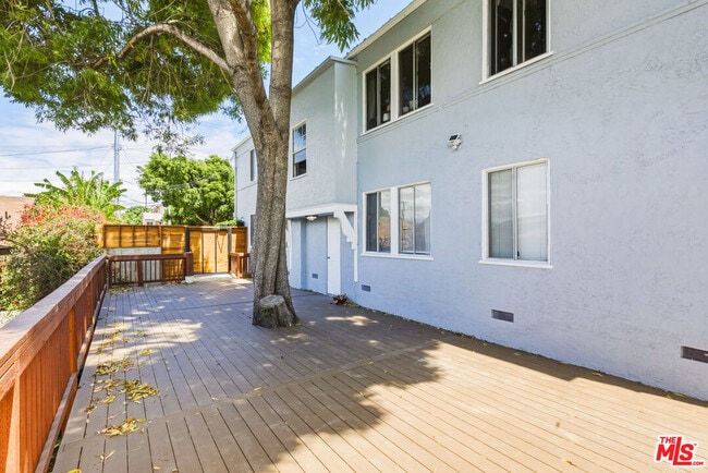 property at 2710 Bellevue Ave