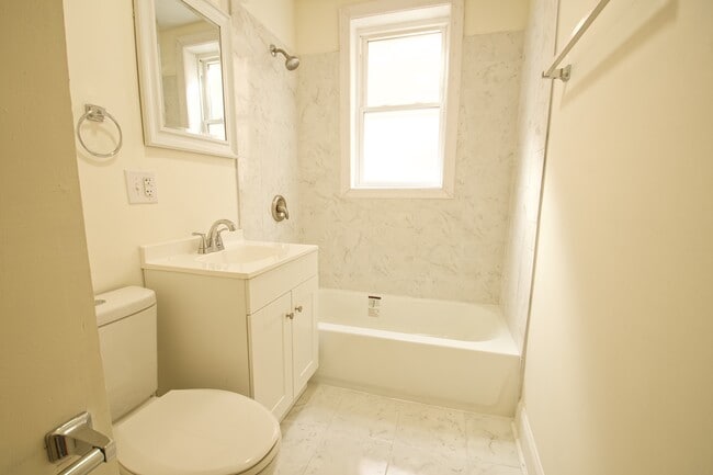 2417 E 73rd St, Unit #1 in Chicago, IL - Building Photo - Building Photo