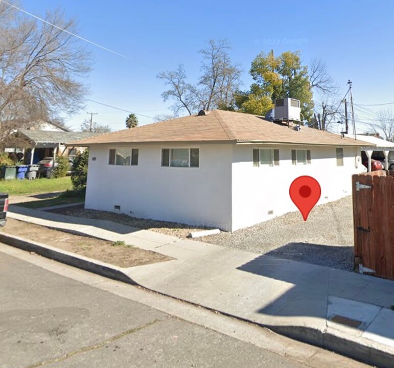 1208 N Harrison Ave in Fresno, CA - Foto de edificio