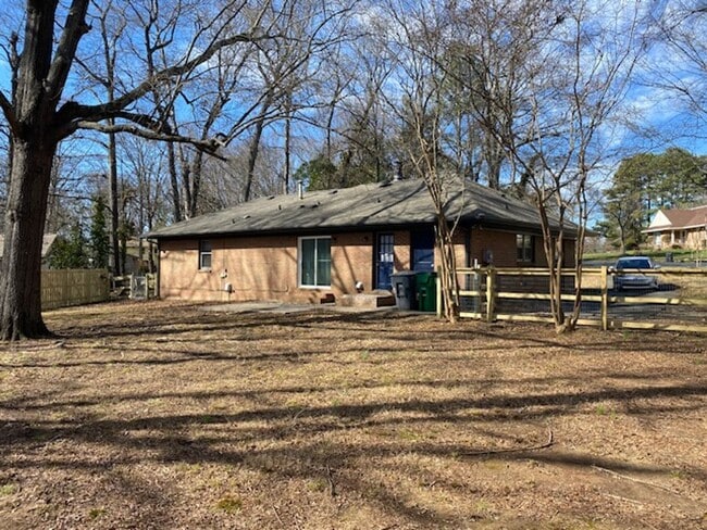 2106 Wellwood Cir in Charlotte, NC - Building Photo - Building Photo