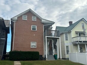 18 W North St, Unit Floor 2 in Waynesboro, PA - Building Photo - Building Photo