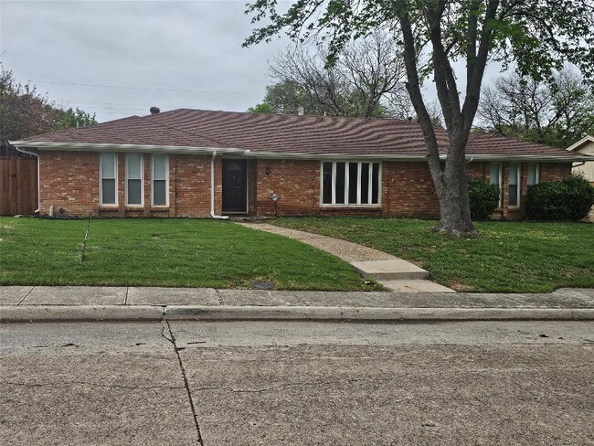 property at 2905 Brookview Dr
