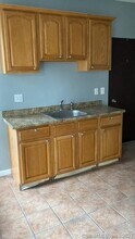 57 Vine St, Unit 2 in Bridgeport, CT - Building Photo - Building Photo