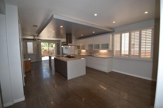 4864 Black Coral Ct in San Diego, CA - Foto de edificio - Building Photo