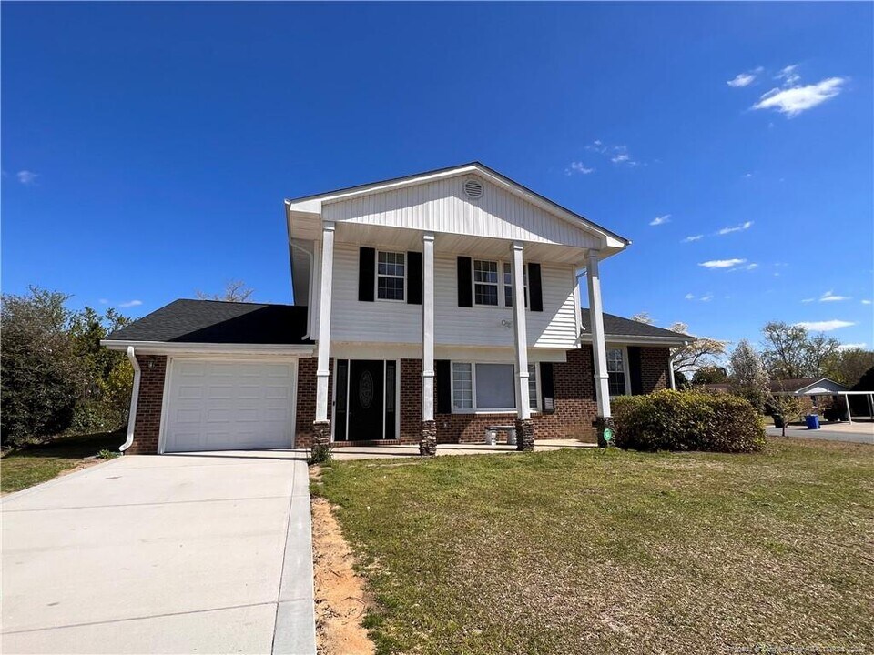 136 Brocton Dr in Fayetteville, NC - Building Photo