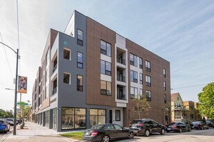 2405 W Hutchinson in Chicago, IL - Building Photo