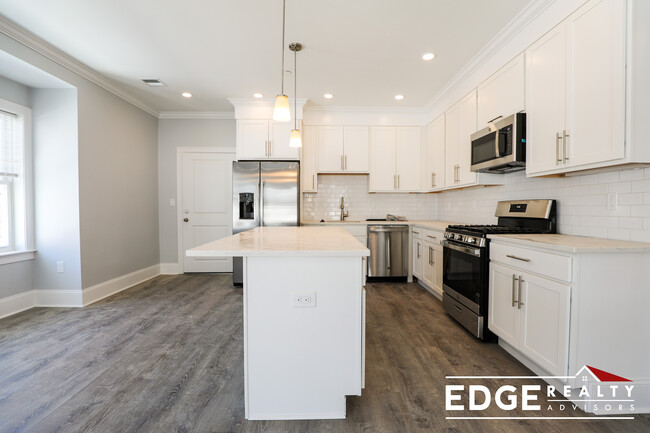 113 Kenrick St, Unit 1 in Boston, MA - Building Photo - Building Photo