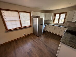 8114 Hardy Ave in Raytown, MO - Building Photo - Building Photo