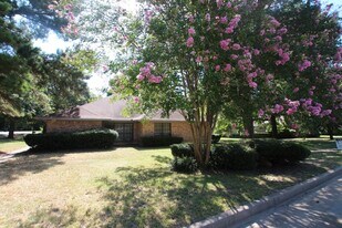 8302-8304 Garrett Dr in Tyler, TX - Building Photo