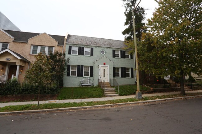 1831 D St NE in Washington, DC - Building Photo - Building Photo