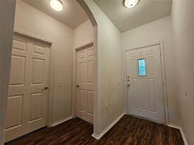 5213 English Glade Dr in Austin, TX - Building Photo - Building Photo